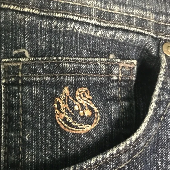 Gloria Vanderbilt - Picture 2 of 7